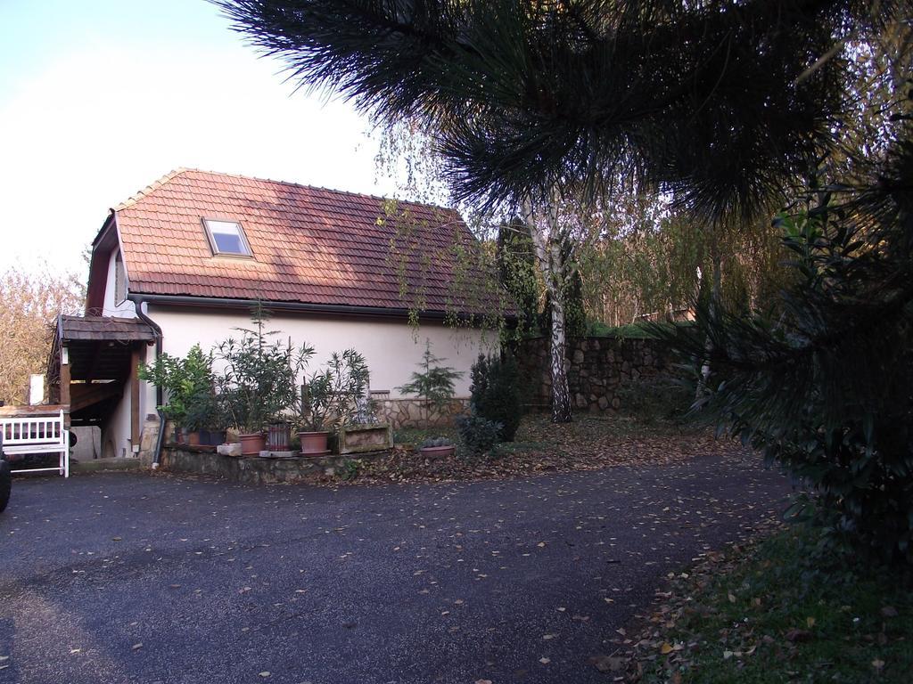 Szalma Vendégház Mogyorosbanya Extérieur photo